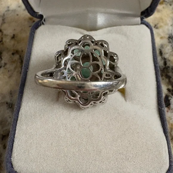 Vintage Emerald Ring - Picture 4 of 6